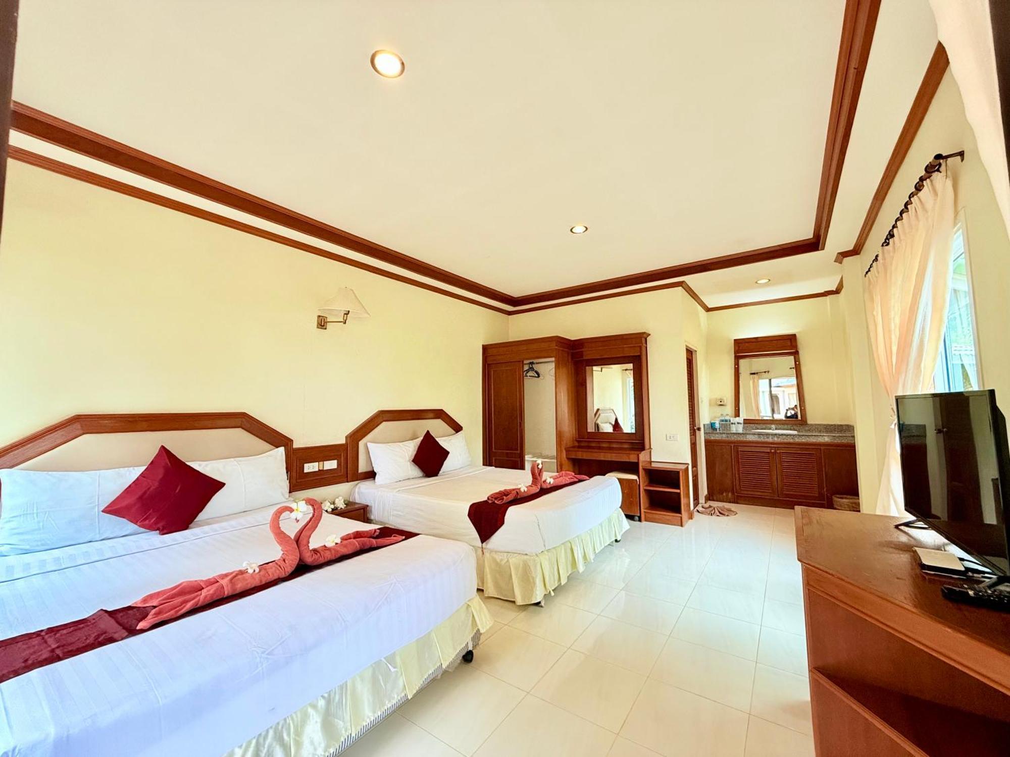Lanta Palm Beach Resort Krabi , Koh Lanta - SHA Plus Bagian luar foto