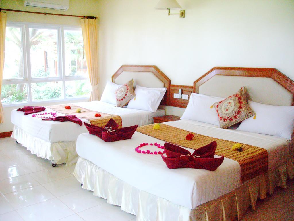 Lanta Palm Beach Resort Krabi , Koh Lanta - SHA Plus Bagian luar foto