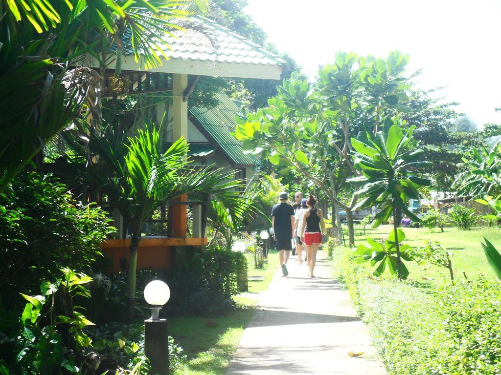 Lanta Palm Beach Resort Krabi , Koh Lanta - SHA Plus Bagian luar foto