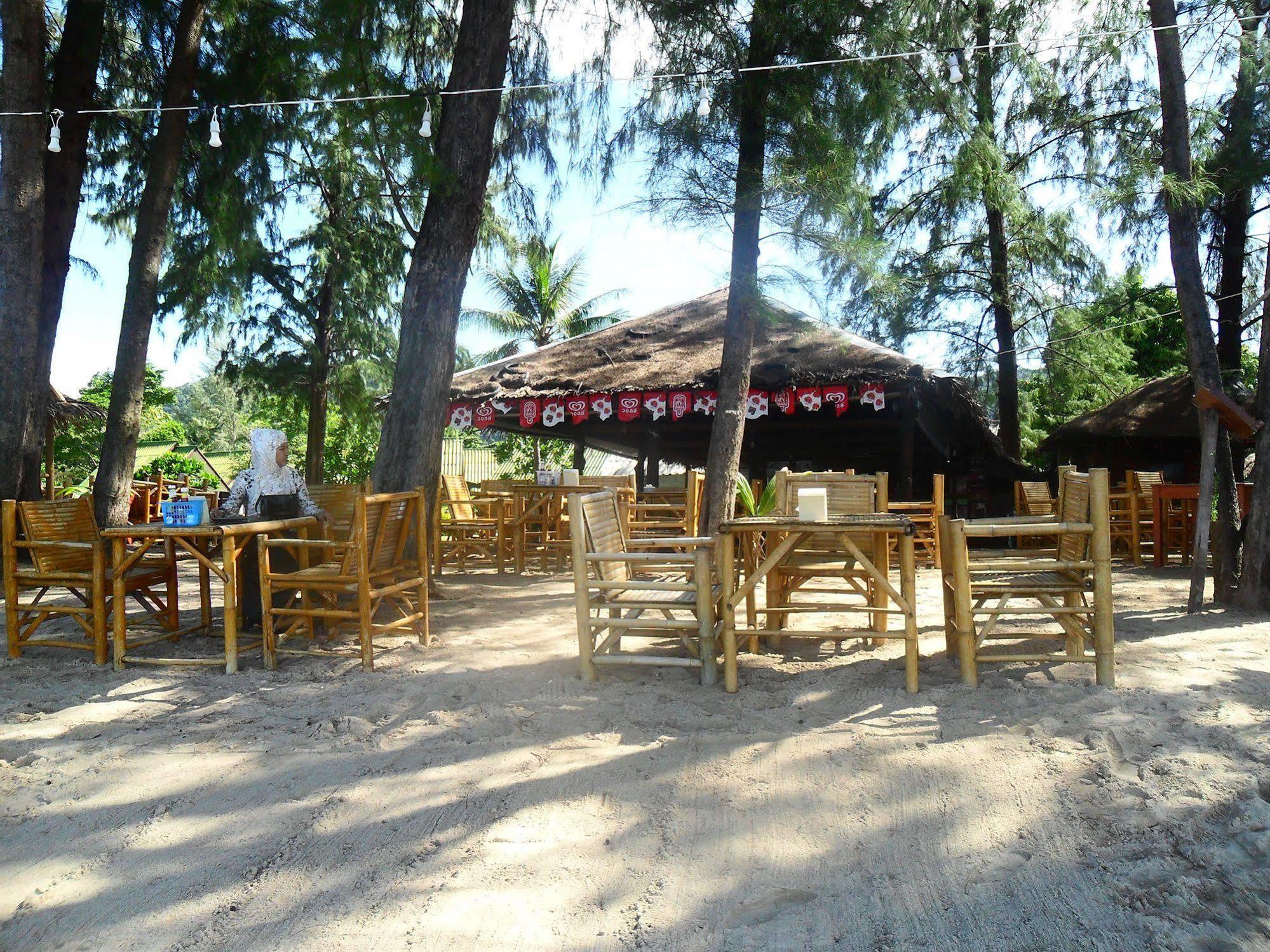 Lanta Palm Beach Resort Krabi , Koh Lanta - SHA Plus Bagian luar foto