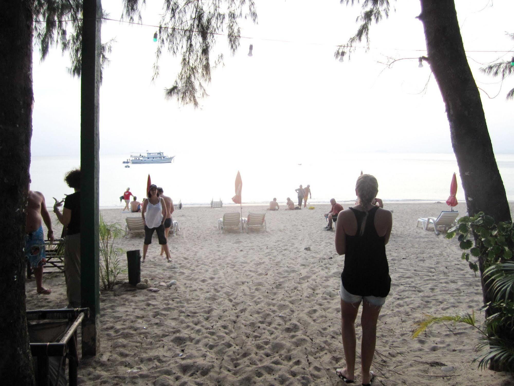 Lanta Palm Beach Resort Krabi , Koh Lanta - SHA Plus Bagian luar foto