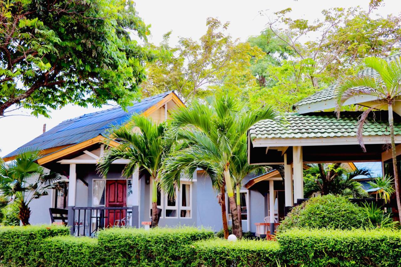 Lanta Palm Beach Resort Krabi , Koh Lanta - SHA Plus Bagian luar foto