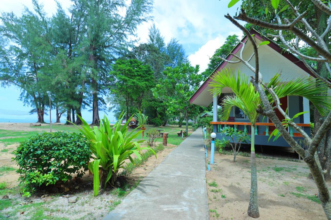 Lanta Palm Beach Resort Krabi , Koh Lanta - SHA Plus Bagian luar foto